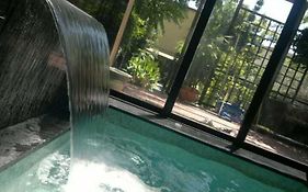 La casa con piscina riscaldata interna ANNA LUXURY GARDEN